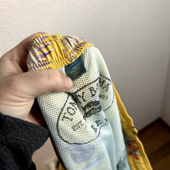 Tommy Bahama Swim Trunks Mens Size XL Yellow Floral 5" Resort Hawaii Preppy - Picture 3 of 6